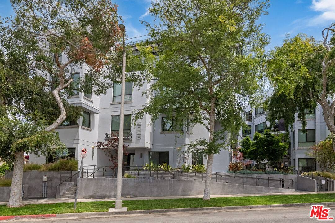 5955 Saturn St 2BR Beverlywood La