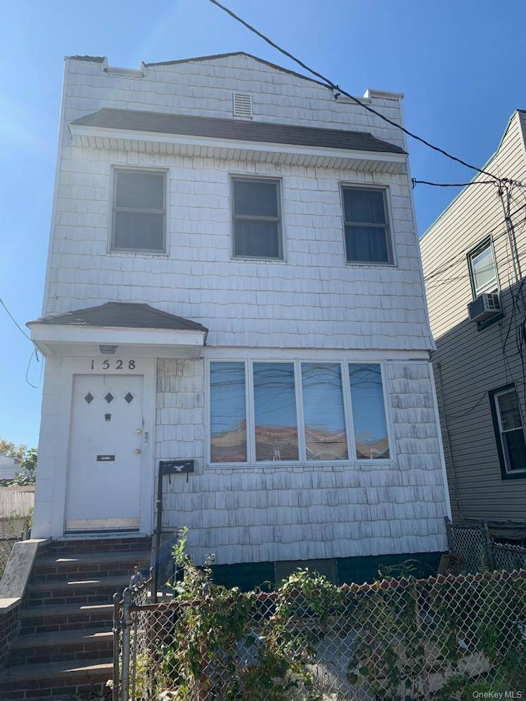 Nice 2 family in Canarsie.