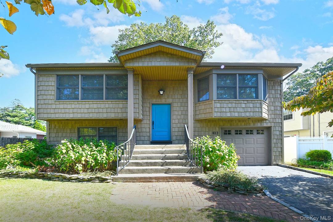 Weclome home to this lovely high ranch in the heart of East Northport.