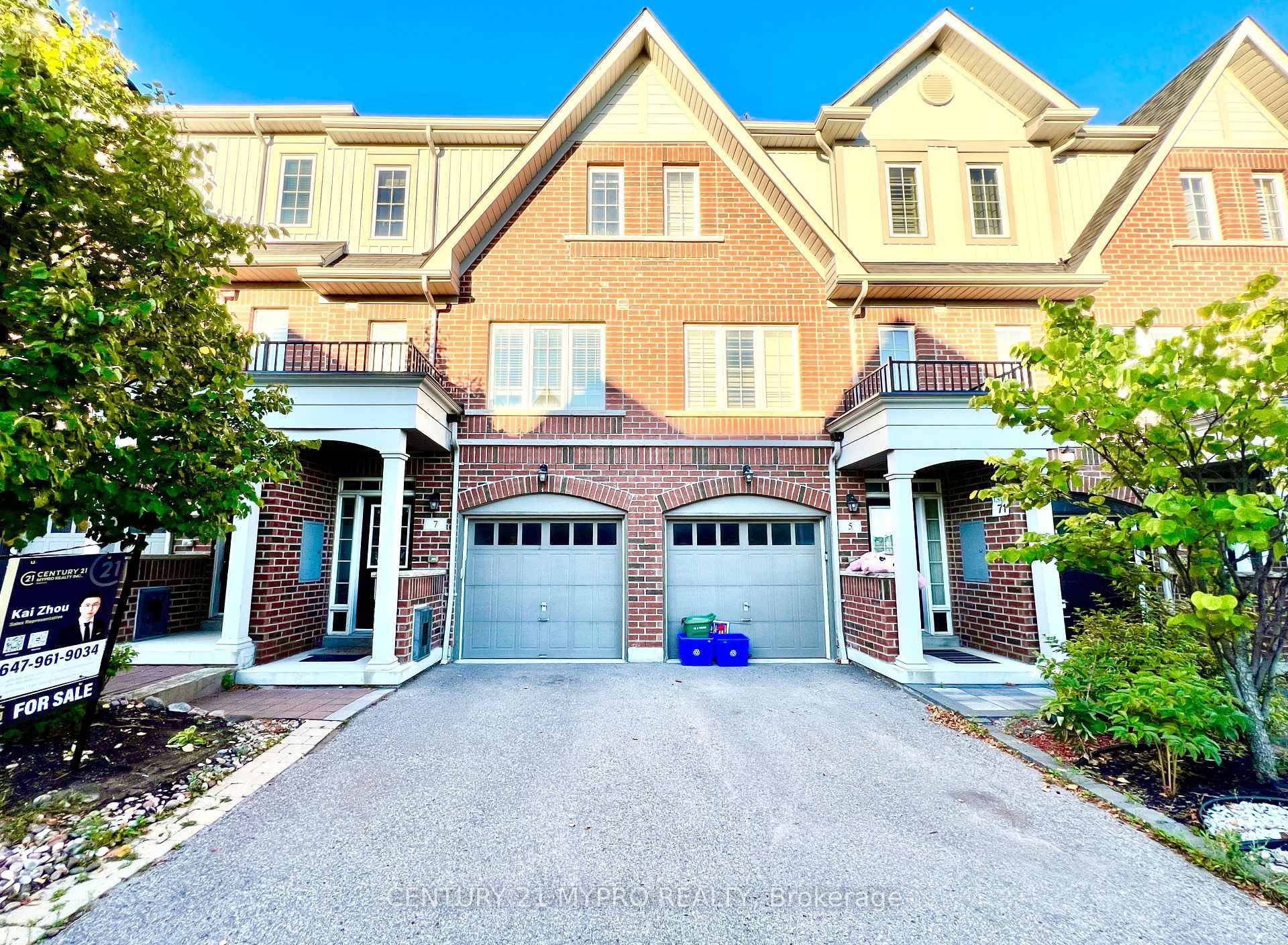 Gorgeous 3 1 Bedroom, 4 Washroom Townhome in Blue Grass Meadows !
