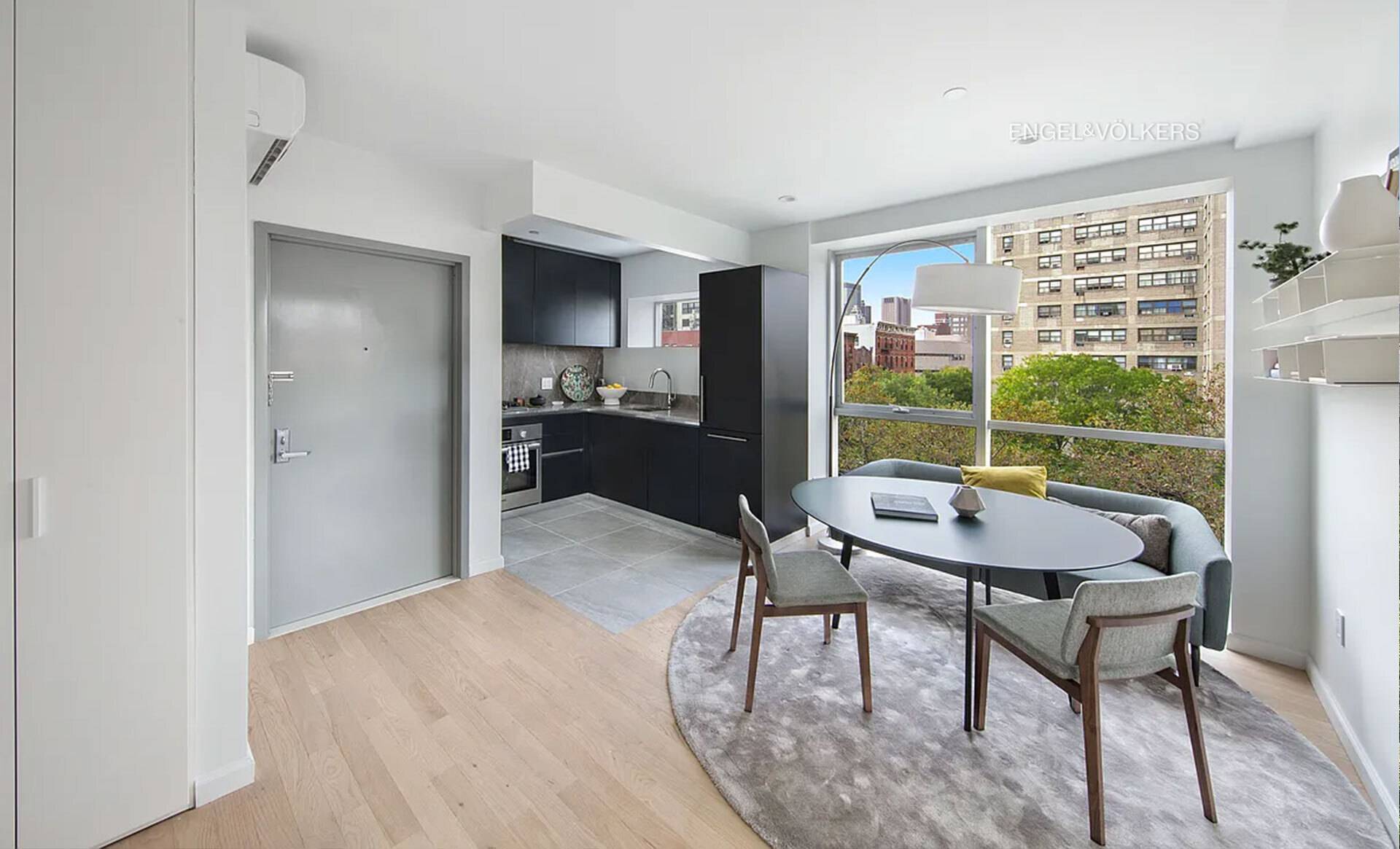 Modern 2 Bedroom, 2 Bathroom Home with Private Wraparound Balcony and Iconic Manhattan Views Experience the ultimate in downtown living with this Sun Drenched, High Floor, Corner home in a ...