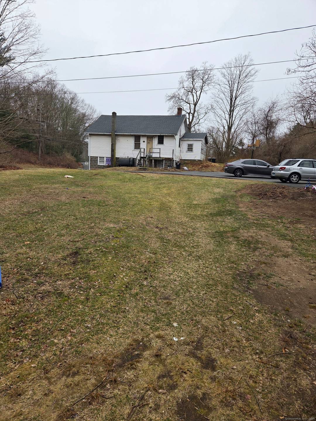 Has brand new roof and new main water pipe.