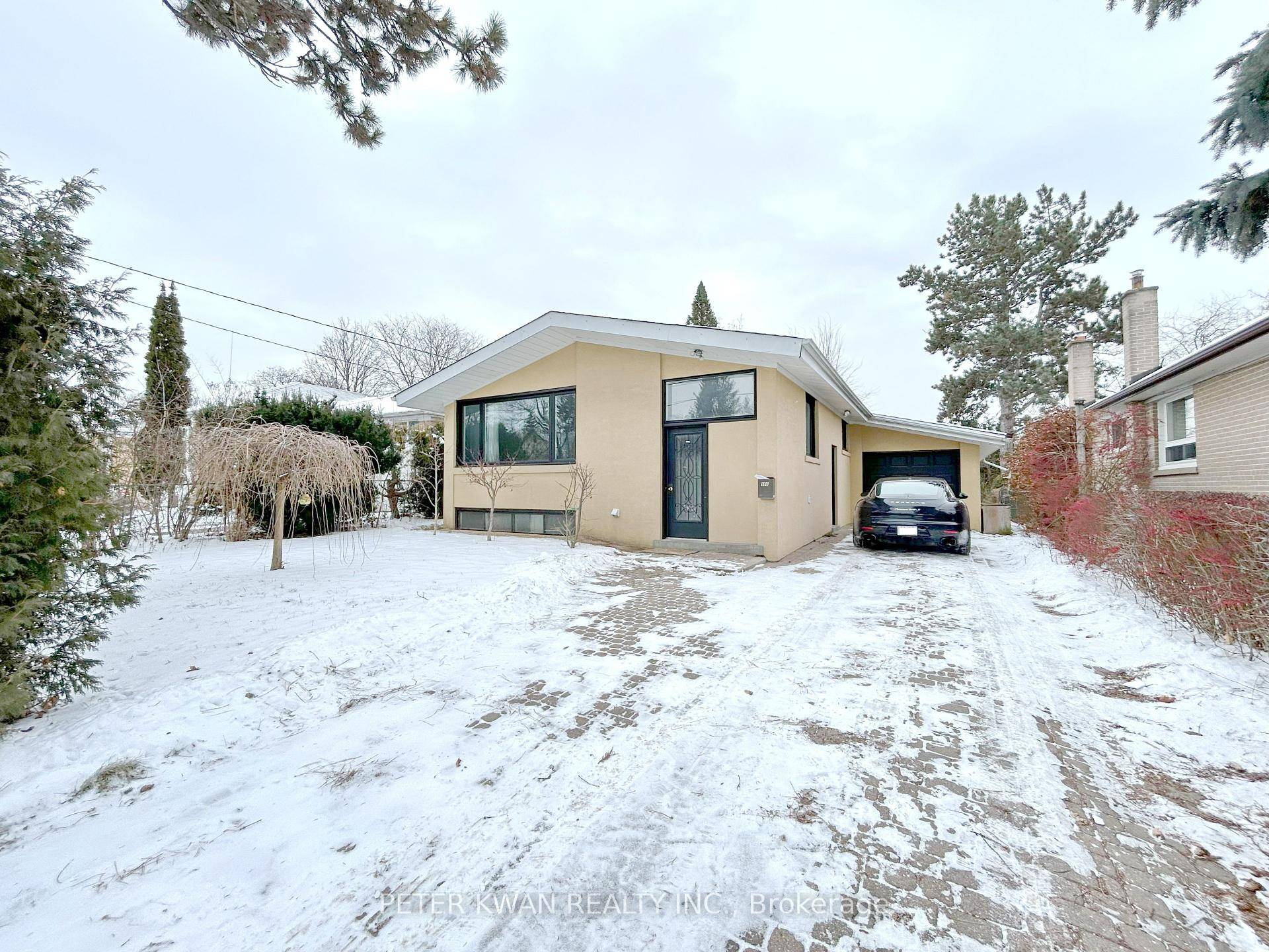 Gorgeous Detached Bungalow, Bright amp ; Spacious, nested in Prime Location Mill Pond Area with 2 Self Contained Basement apartments with Separate Entrance and Laundry, 1st Apartment Has 2 Bedrooms ...