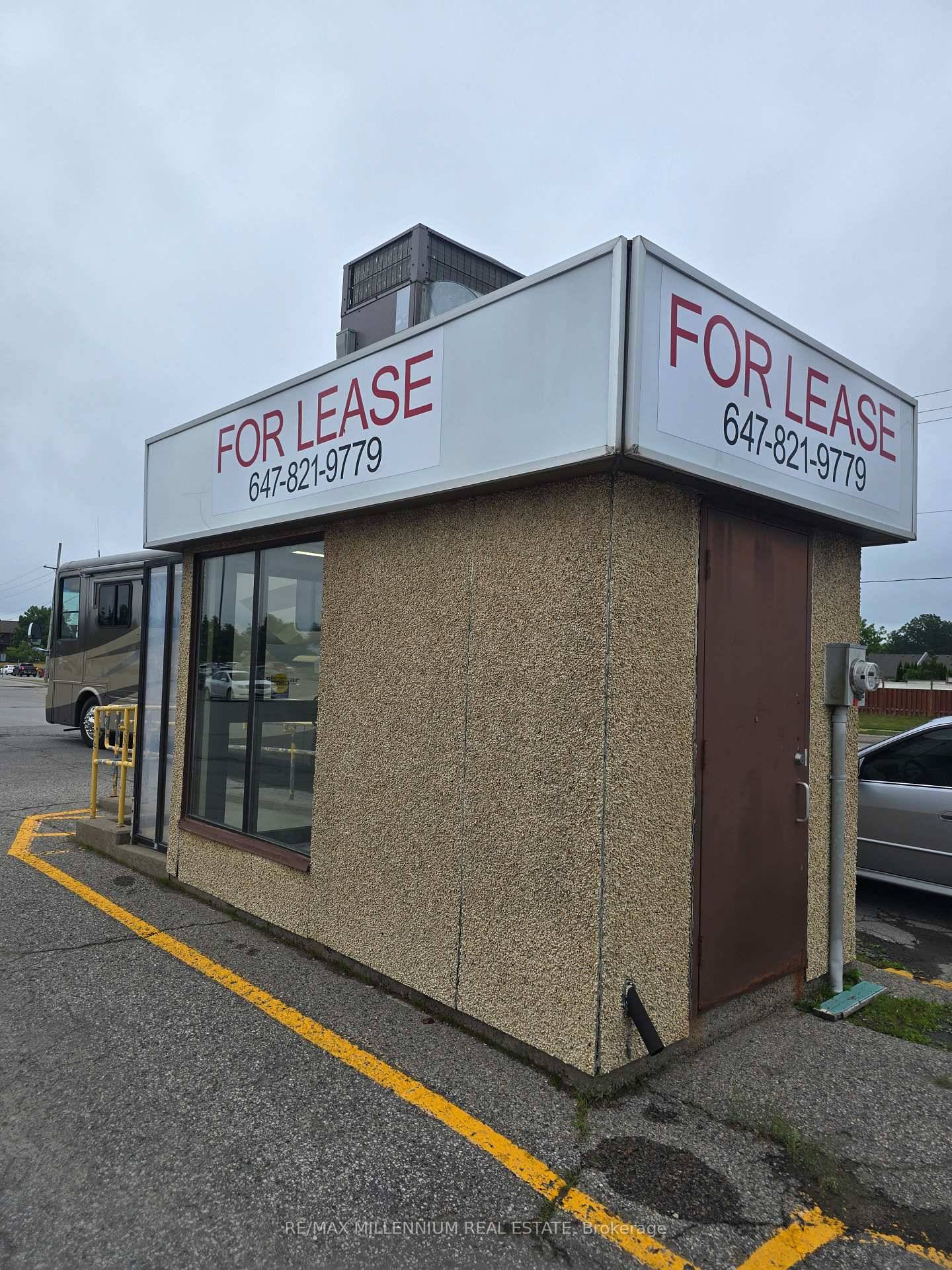 Rare opportunity to secure a prime kiosk style commercial space in the heart of Lindsay.