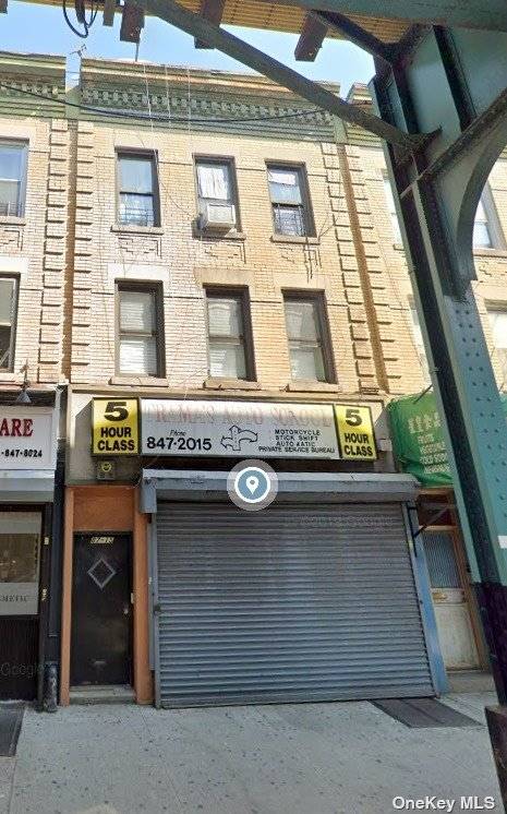 Amazing commercial store front for rent located in one of the best areas in Woodhaven with high foot traffic.