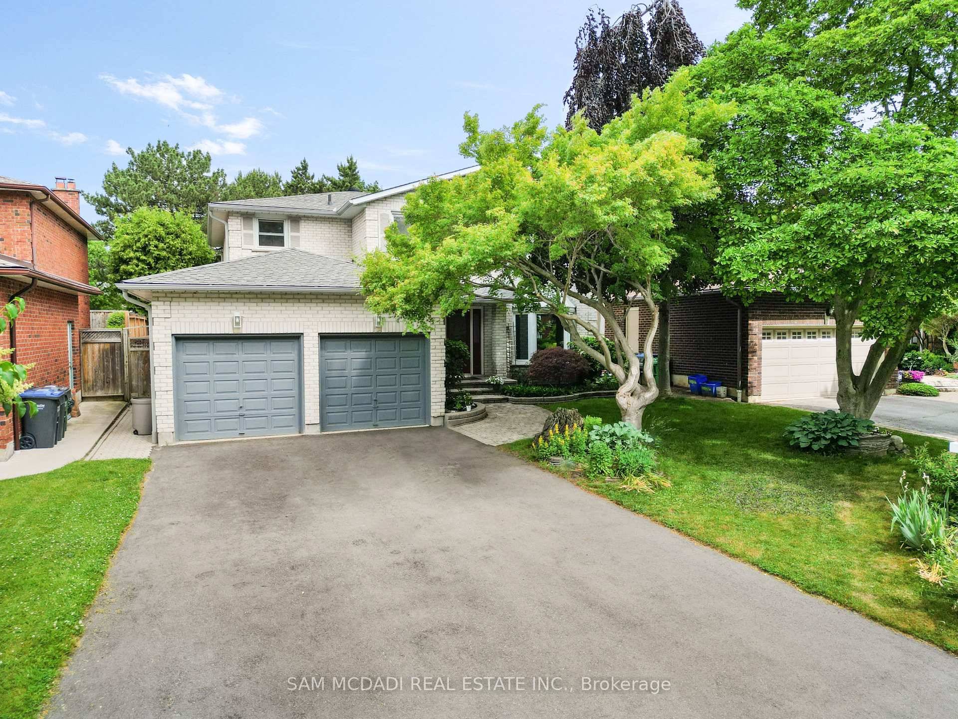 Welcome to Clarkson Village, one of South Mississauga's most desirable family friendly neighbourhoods where sought after amenities including the Clarkson Go station, the QEW, renowned Rattray Marsh, Mentor College Private ...