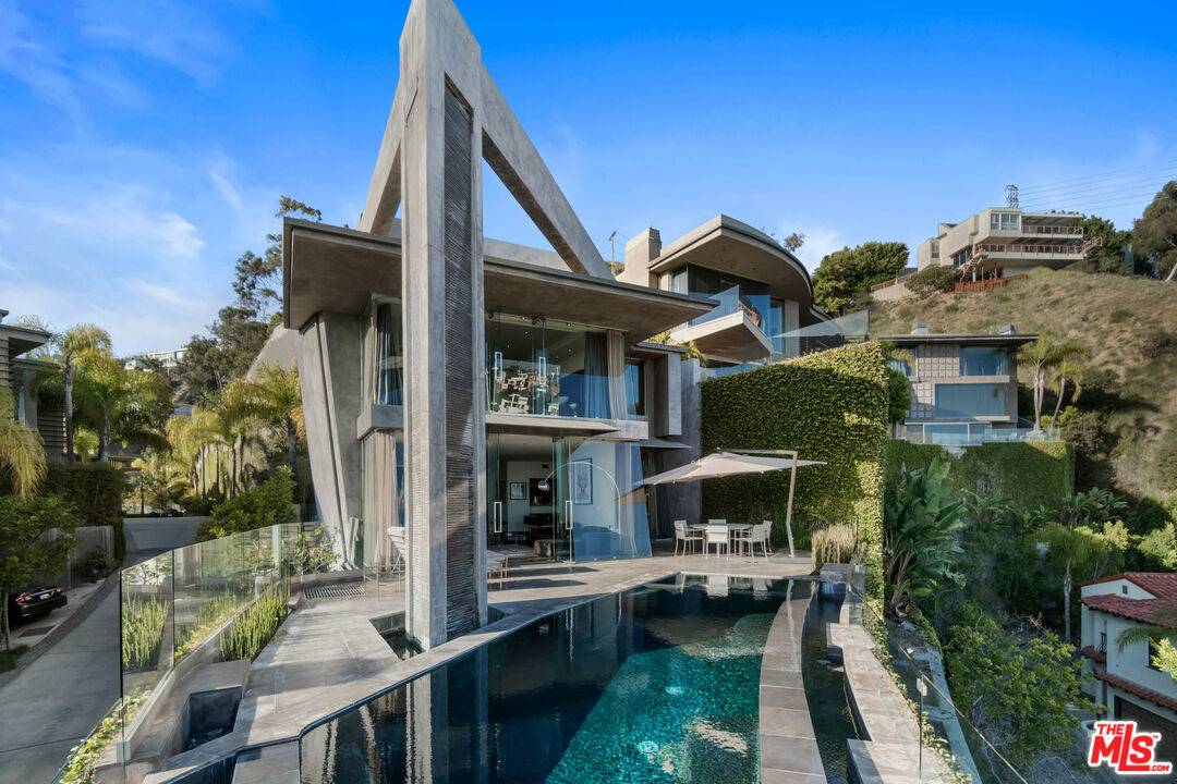 1742 Viewmont Dr 4BR Sunset Strip La