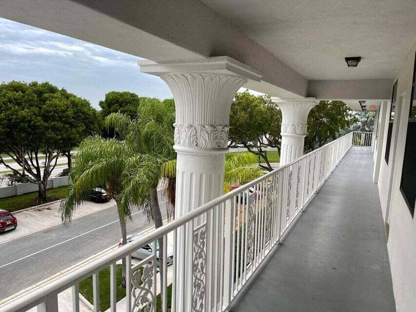 Excellent. 3rd floor unit with 2 bedroom and 2 bathrooms plus a large bonus room as additional bedroom or office.