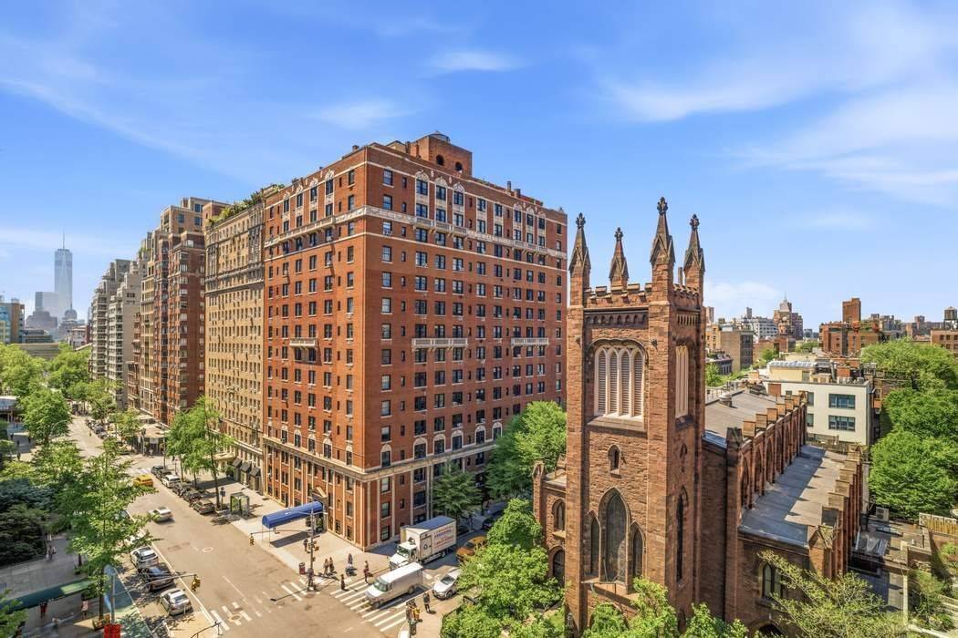 Located on Greenwich Village s coveted Gold Coast, this elegant one bedroom residence at 39 Fifth Avenue sits within one of the neighborhood s most distinguished prewar cooperatives, designed by ...