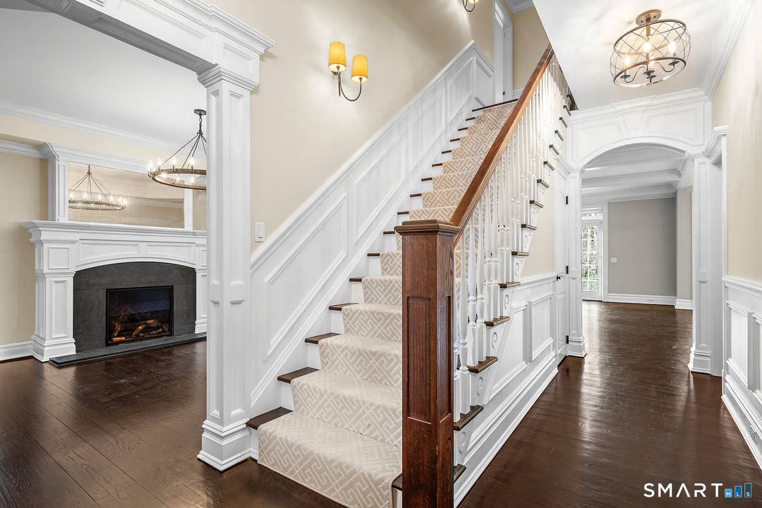 Exceptional five bedroom residence set in a highly desirable in town location.