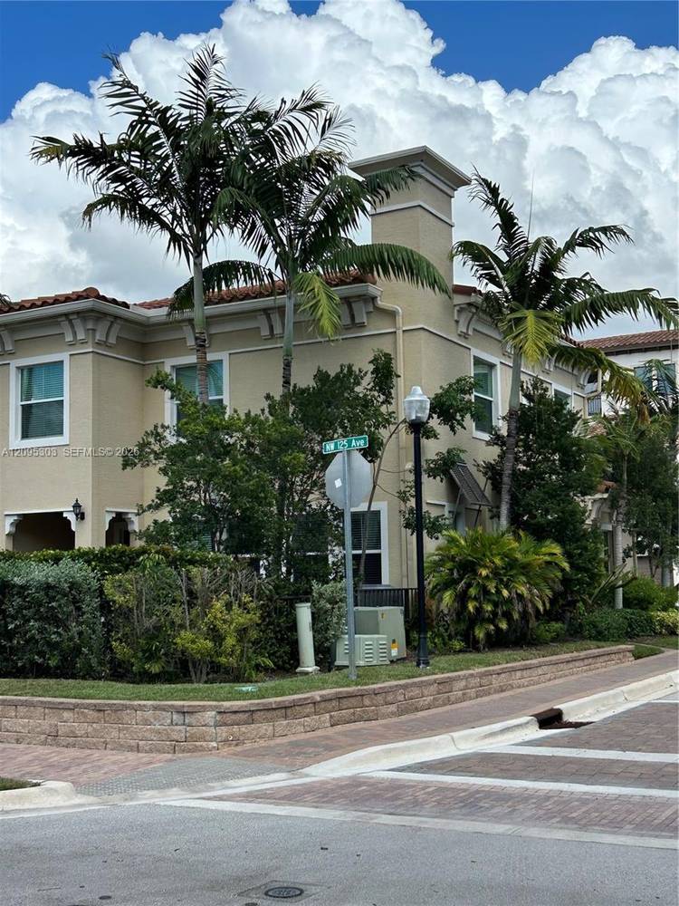 Available now spacious 4 bedroom, 3.