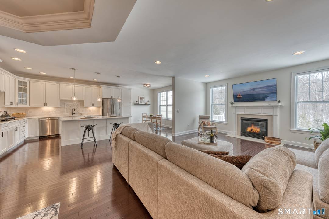 Set at the end of a quiet cul de sac in ONE OF RIDGEWOODS COVETED LOCATIONS, this home overlooks an expansive manicured lawn bordered by evergreens and woodland for exceptional ...