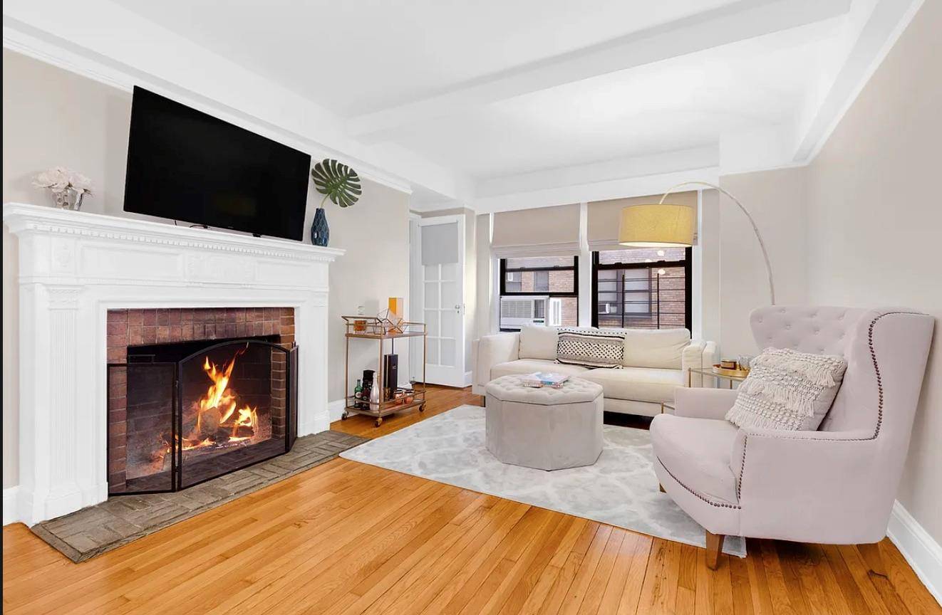 Expect pre war details and total personality from this high floor, Junior 4, renovated one bathroom !