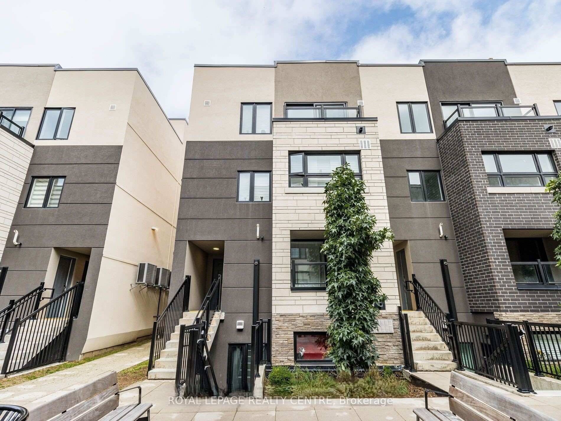 Stunning End Unit With Huge Roof Top Patio !