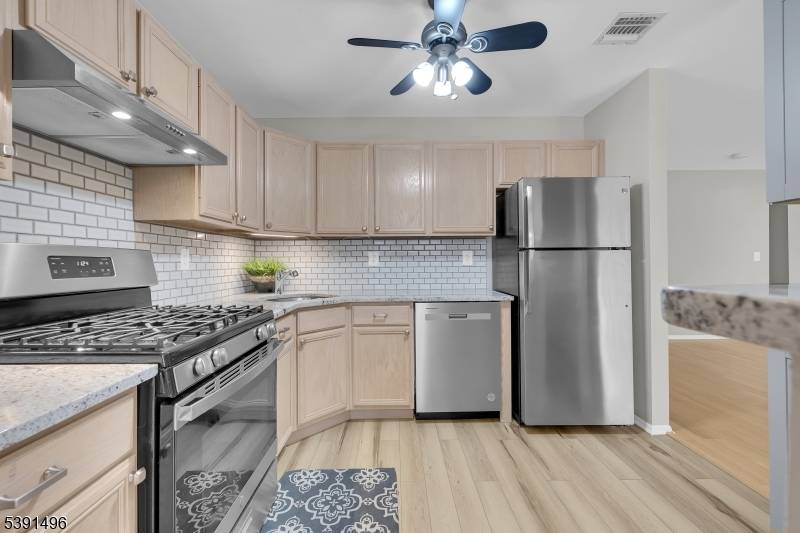 Welcome to Willow Walk ! This desirable community is ideally located just minutes from Horseshoe Lake and amenities, shopping, dining, and train access offering both recreation and convenience at your ...