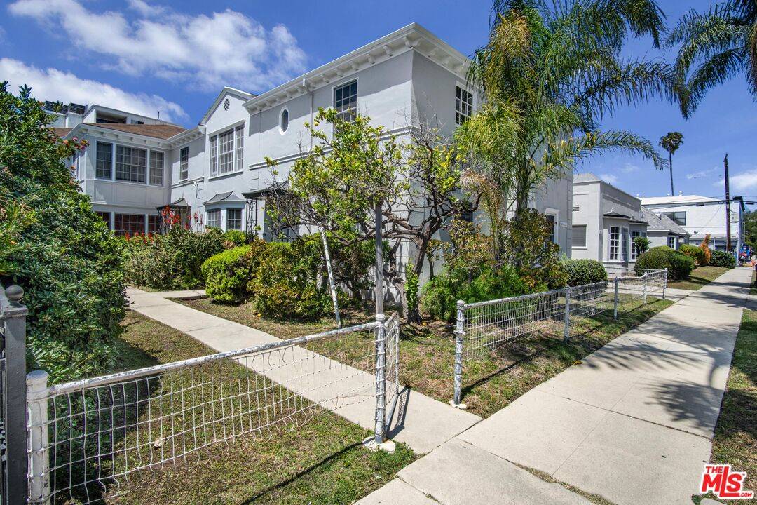 121  N Flores St 8BR Beverly Grove La