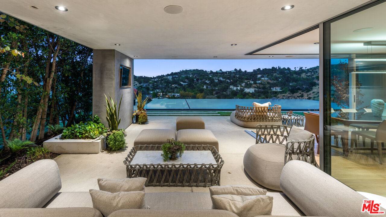 7551  HERMES DR 4BR Hollywood Hills East La