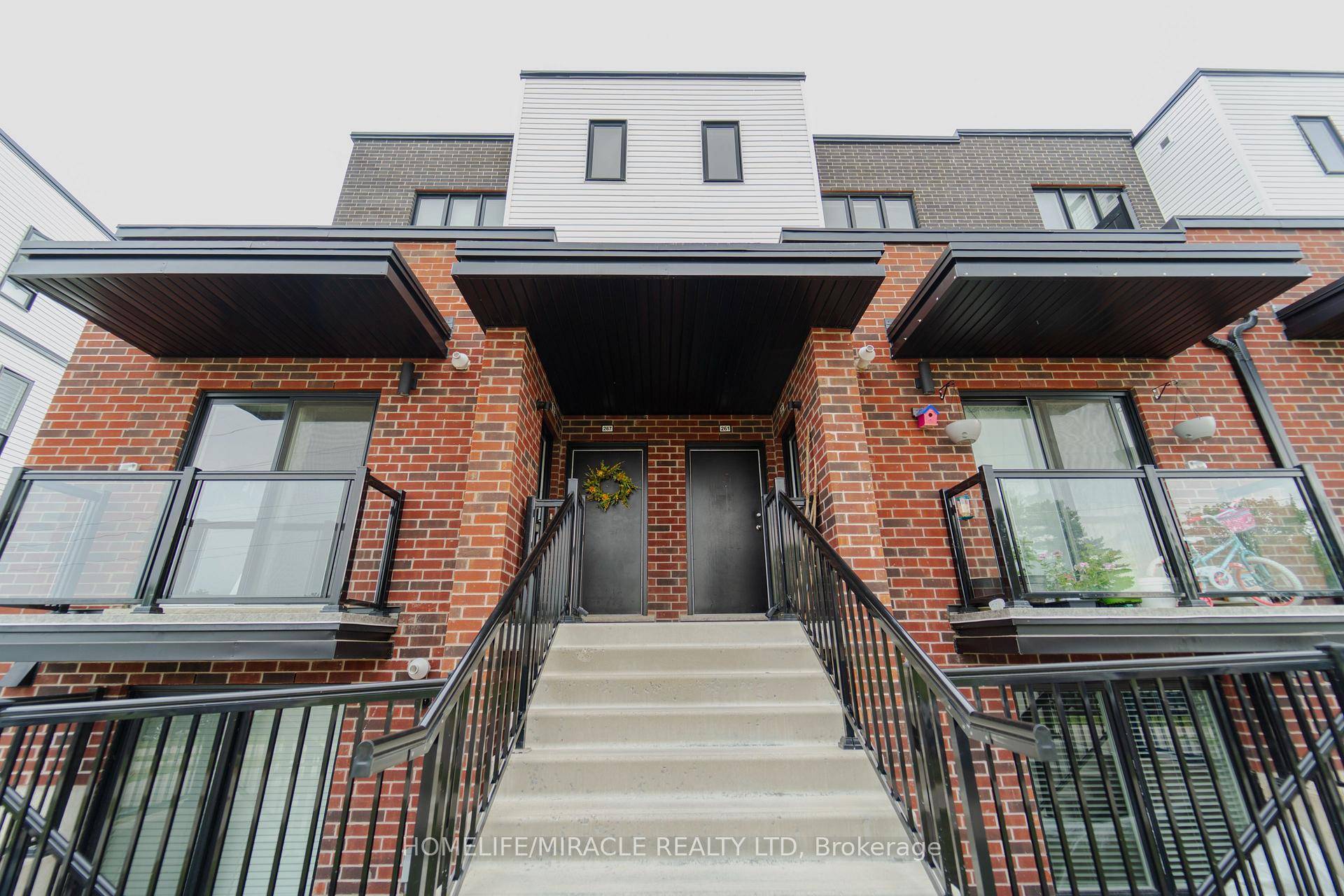 Fantastic opportunity to own a beautifully maintained 3 bedroom, 2.