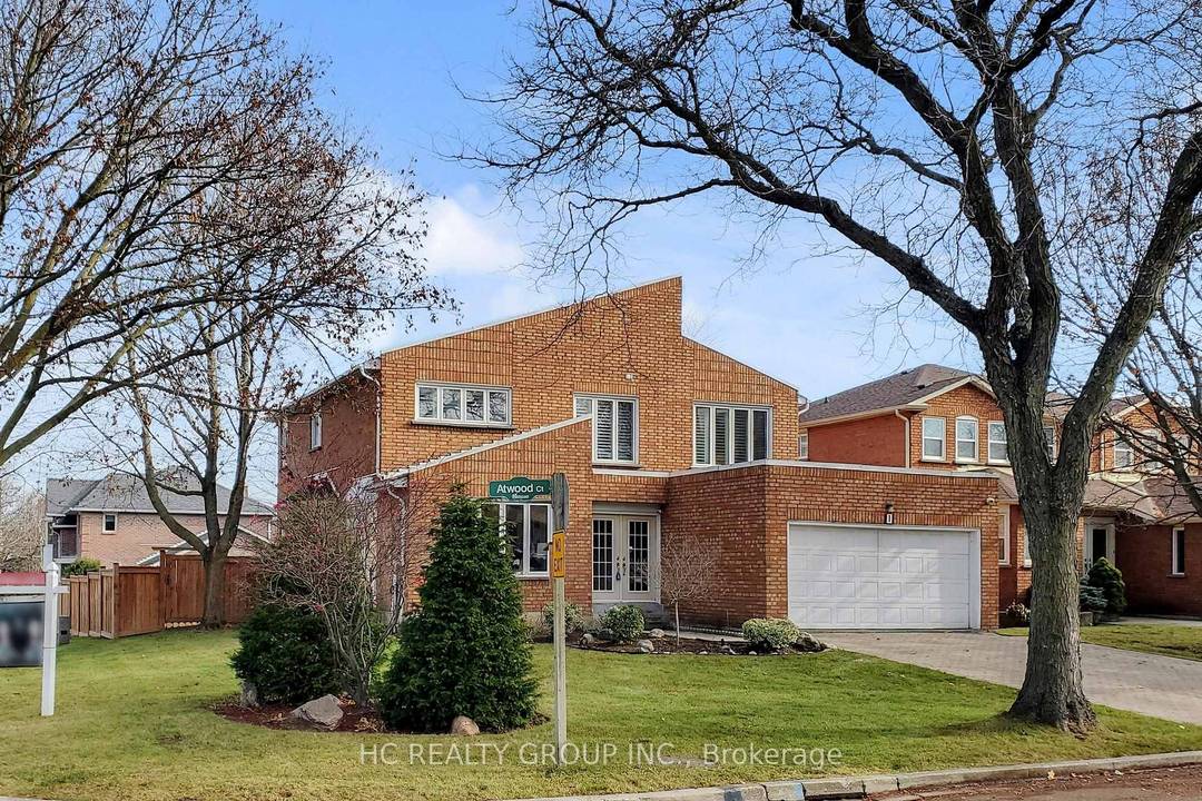 Welcome to an exceptional home nestled in the Thornlea community tucked away on a quiet, private court just steps from serene ravine trails.