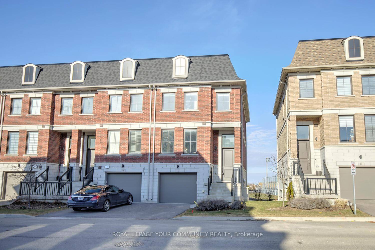 Location ! Location ! Modern E N D U N I T 3 1 Bedroom Townhome Prime Location amp ; Move In Ready !