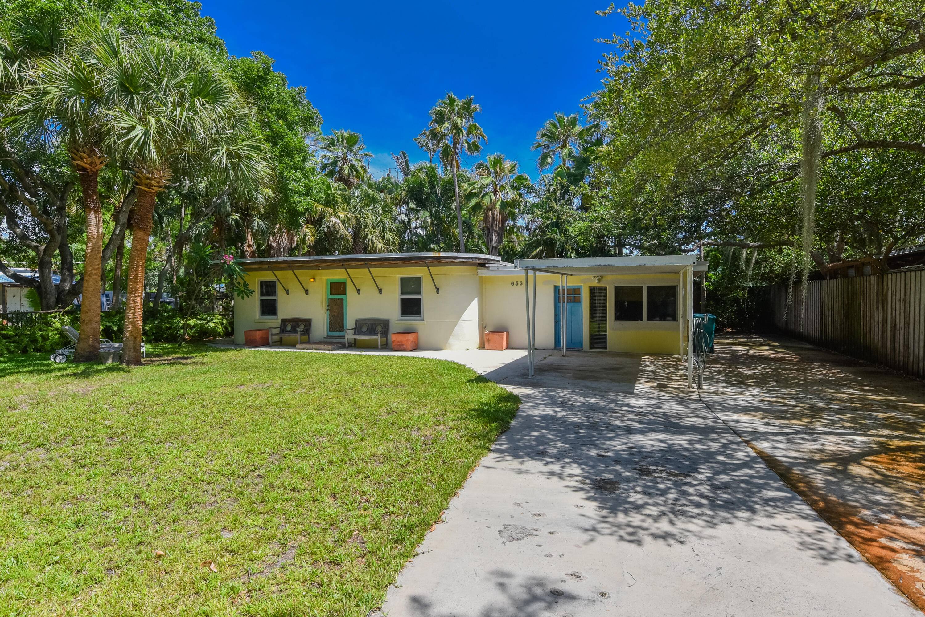 East Boynton offers the oportunity to rebuild and design your dream home.