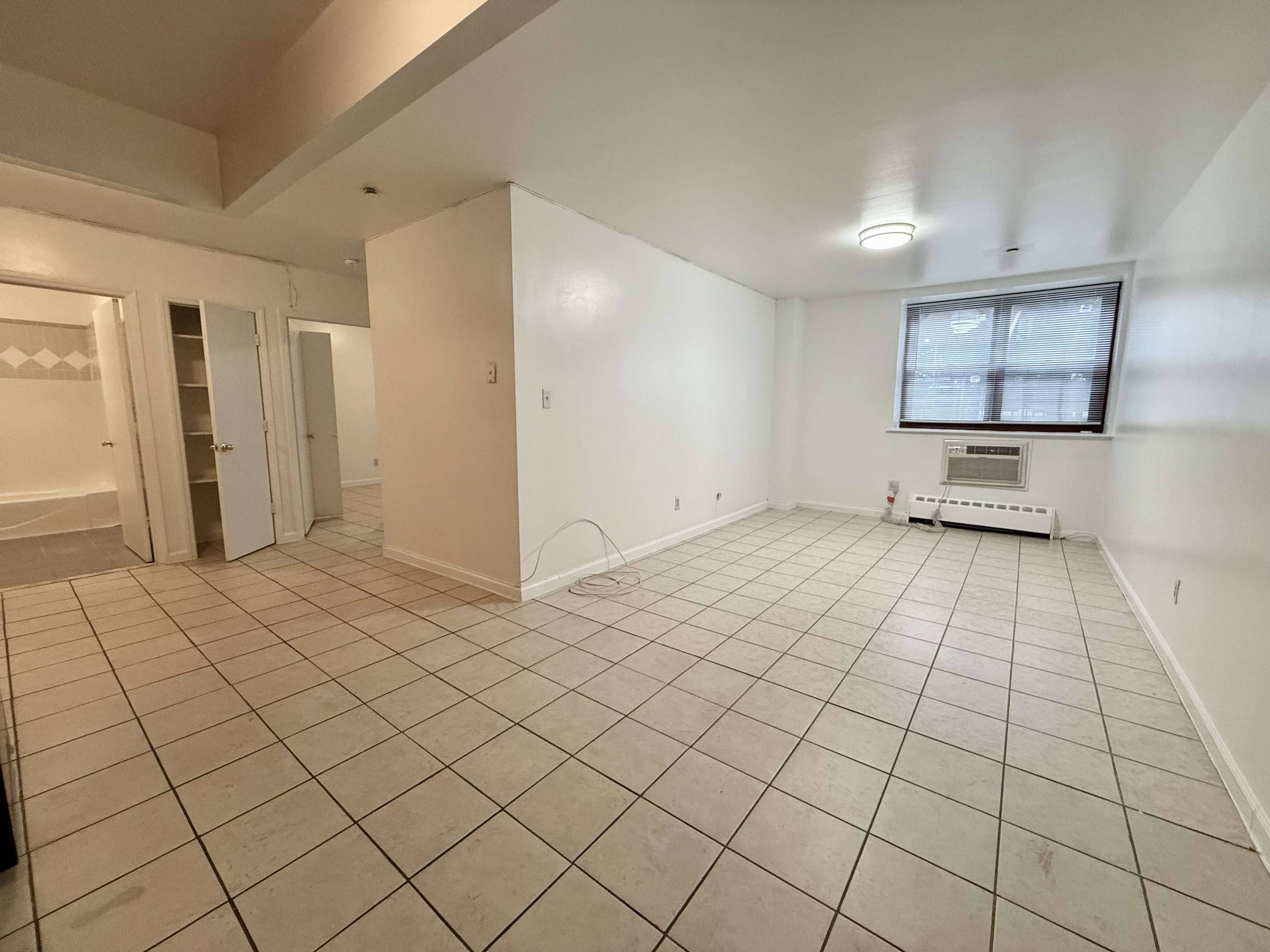 THIS IS A CONVERTIBLE 3 BEDROOM APARTMENT.