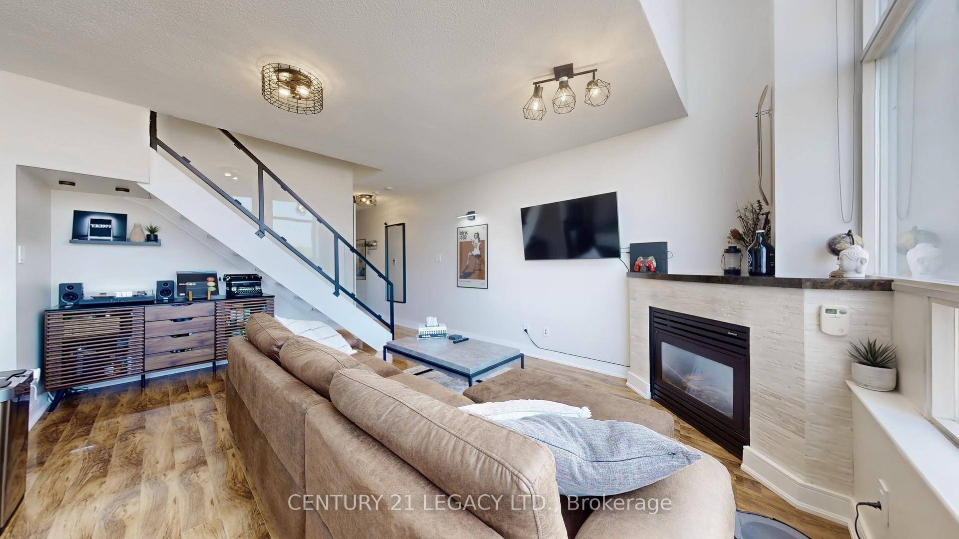 Modern Renovated 1BR 1WR Two Storey Loft in Skylofts II at Mystic Pointe Manhattan Style Living !