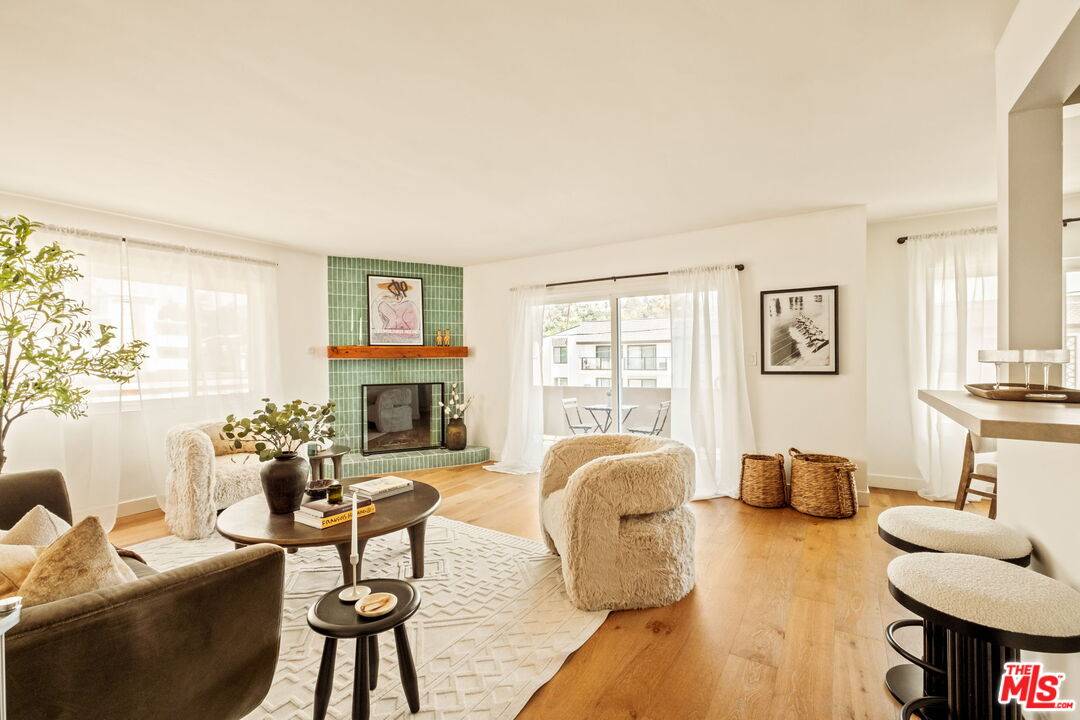 1955   Tamarind Ave 3BR Hollywood Hills East La
