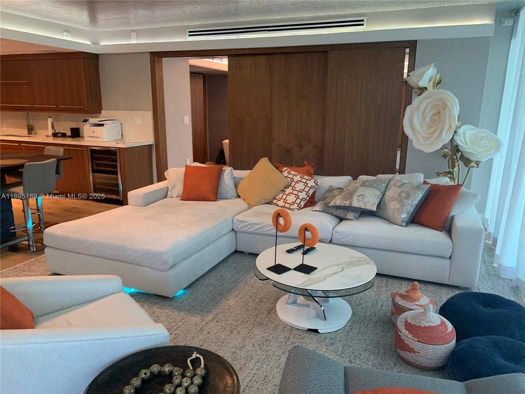 SPECTACULAR BEACHVIEW IN AZURE CONDO.