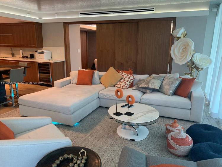 SPECTACULAR BEACHVIEW IN AZURE CONDO.