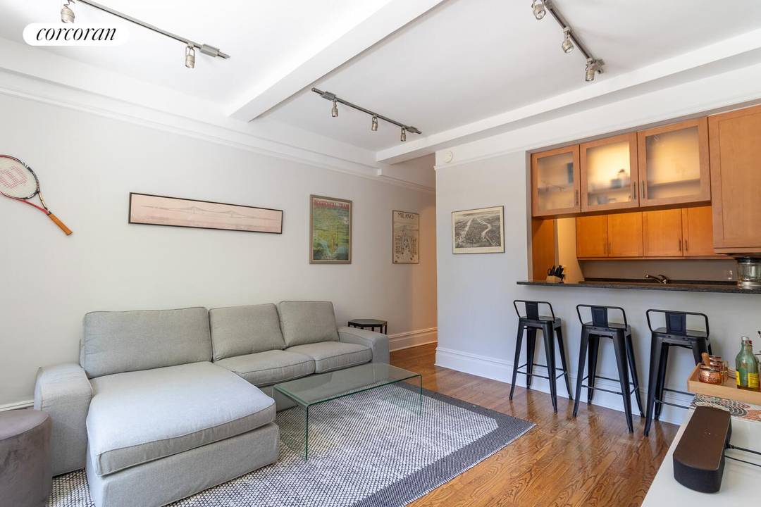 Established in 1923, La Bourgogne stands as a distinguished example of pre war architecture and remains one of the rare condominium conversions in the heart of the Upper East Side, ...