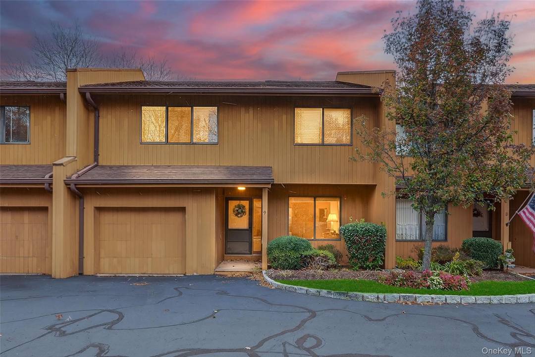 Discover Pasadena Green, a quiet townhouse community perfectly positioned between Tuckahoe and Mount Vernon.