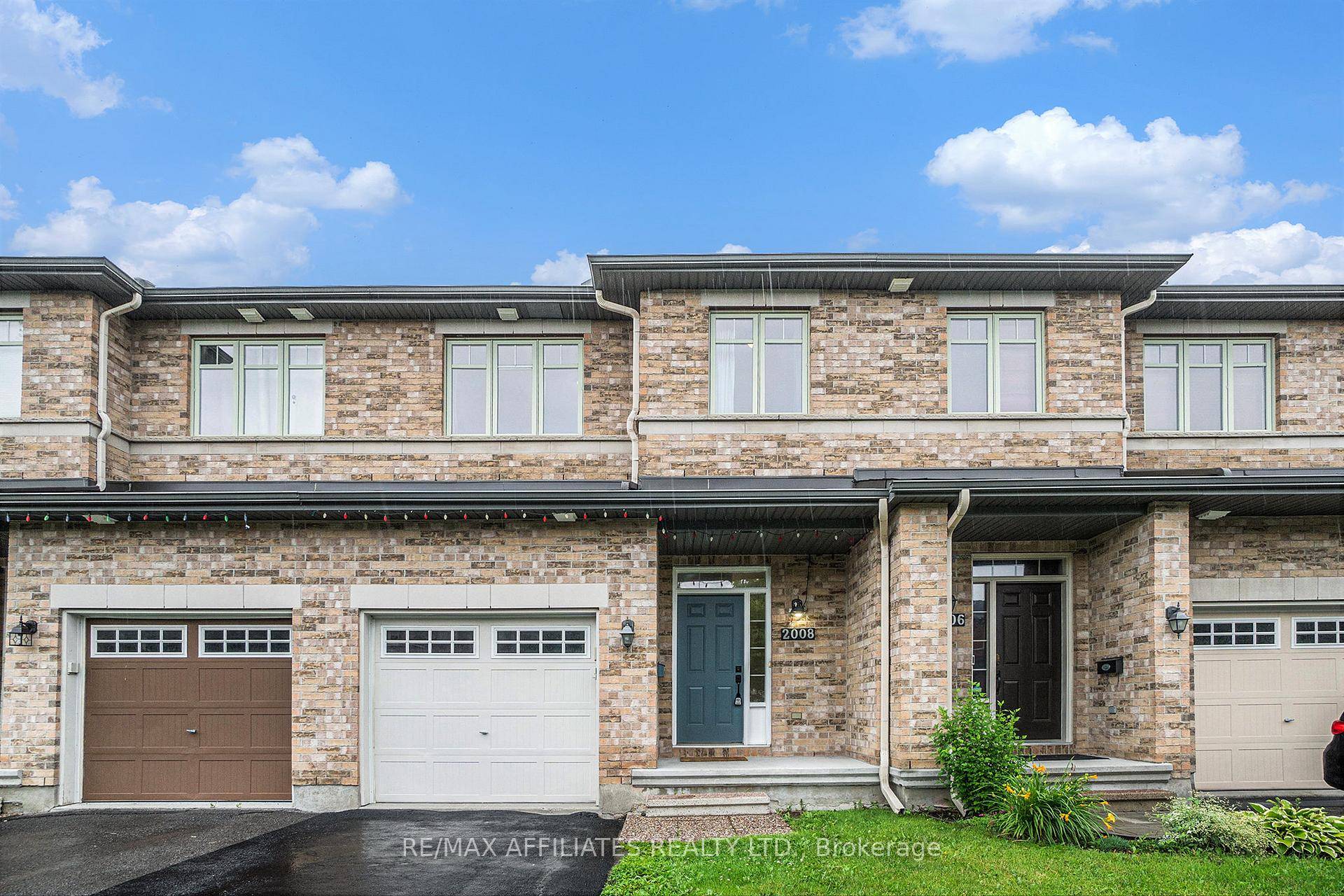 METICULOUS ! WELCOME to 2008 Pennyroyal, located on a calm crescent in the family oriented heart of Orleans.
