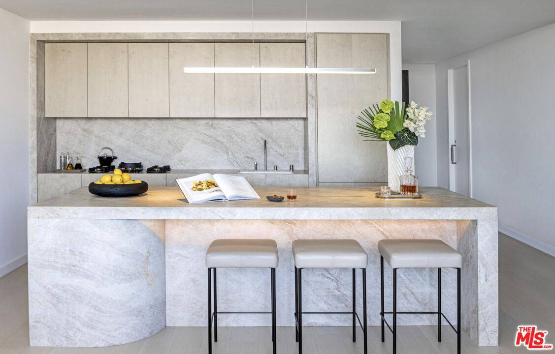 9200  Wilshire Blvd 2BR Beverly Hills La