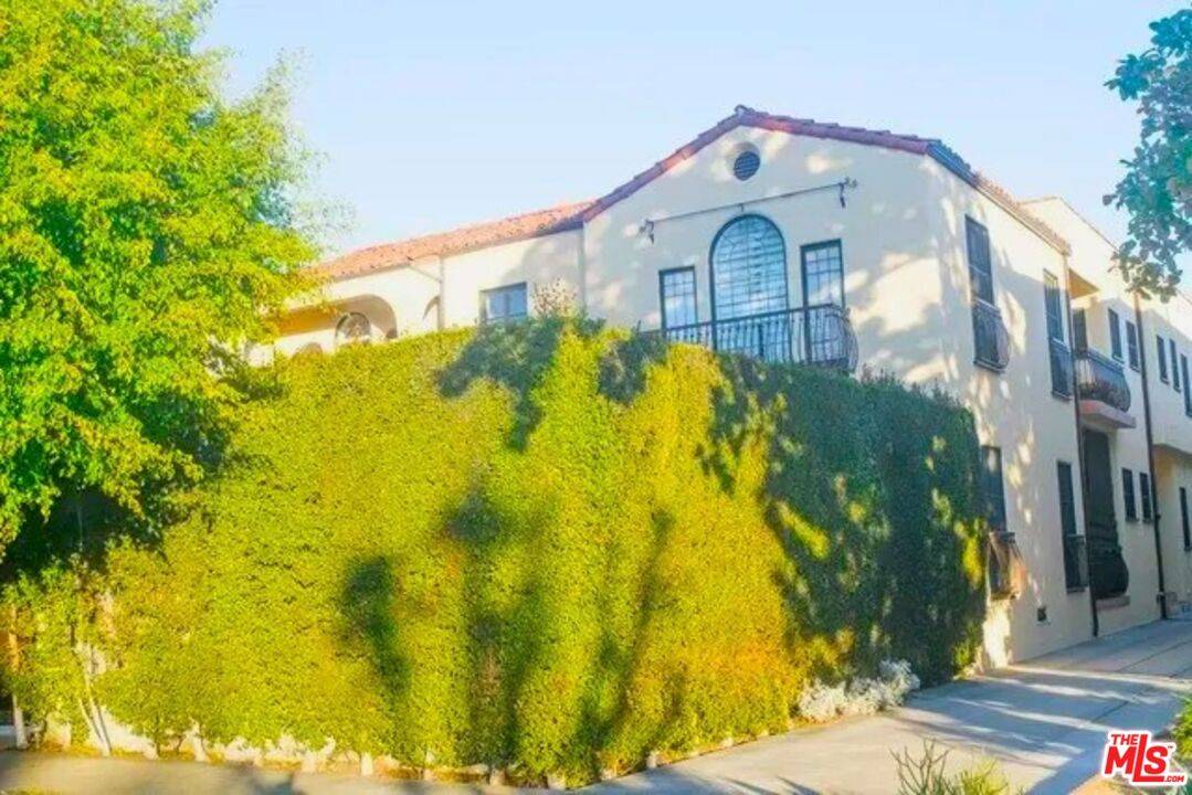 942  S Mansfield Ave 8BR Hancock Park La
