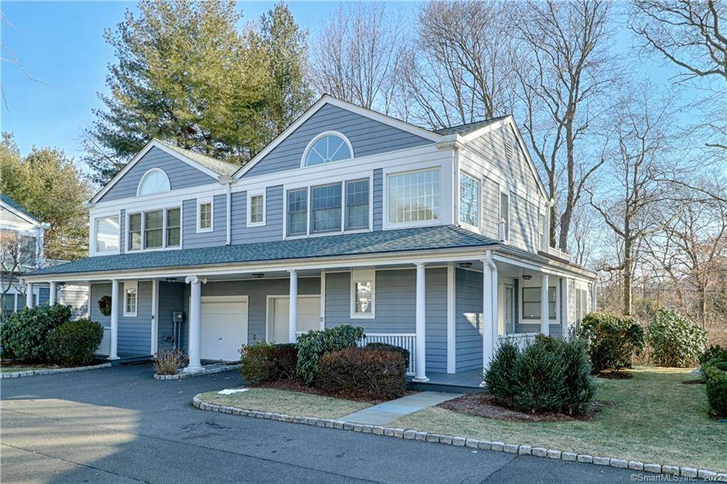 Enjoy life in this sun filled townhome ideally located close to Metro North and just moments to dining, shopping, beaches and all that Westport has to offer !