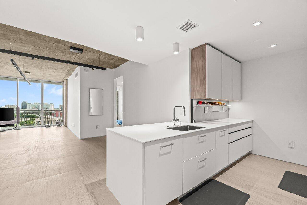 Flawless 2025 renovated 2BR 2BA at The Edge.