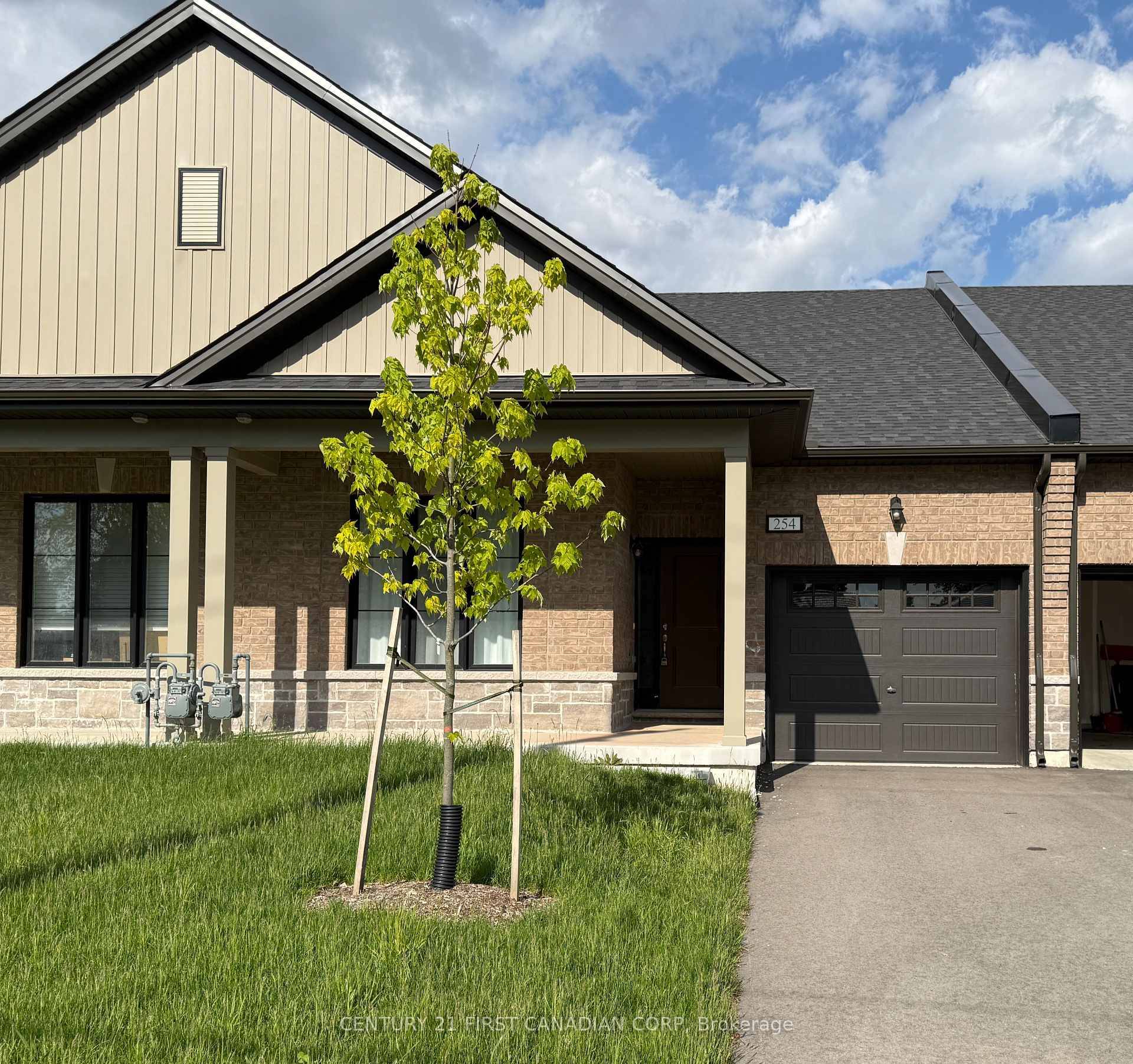 Embrace comfort and convenience at 254 Middleton St, Thamesford a freshly constructed 2 bedroom, 2 bathroom townhome available for rent.
