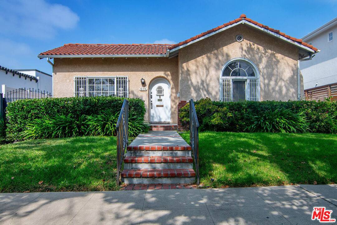539  N Poinsettia Pl 5BR Hancock Park La