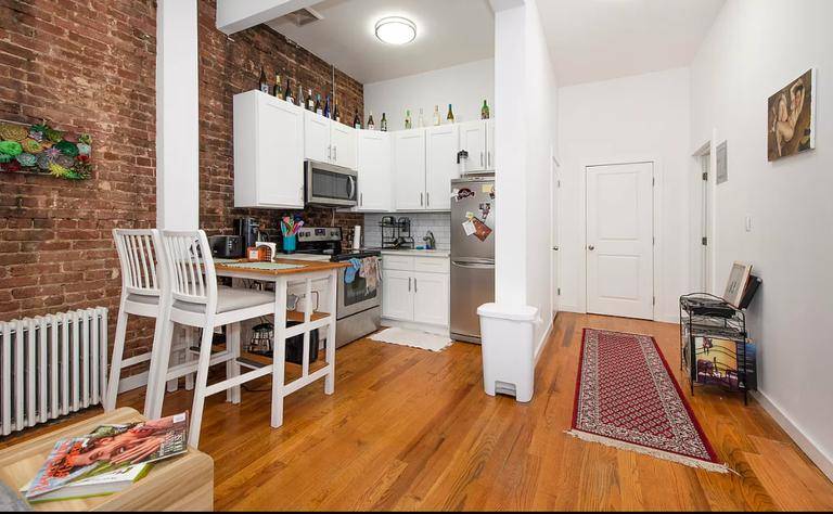 NEWLY RENOVATED amp ; SPACIOUS 2 BEDROOM APARTMENT GREAT NATURAL LIGHT PRIME CLINTON HILL !