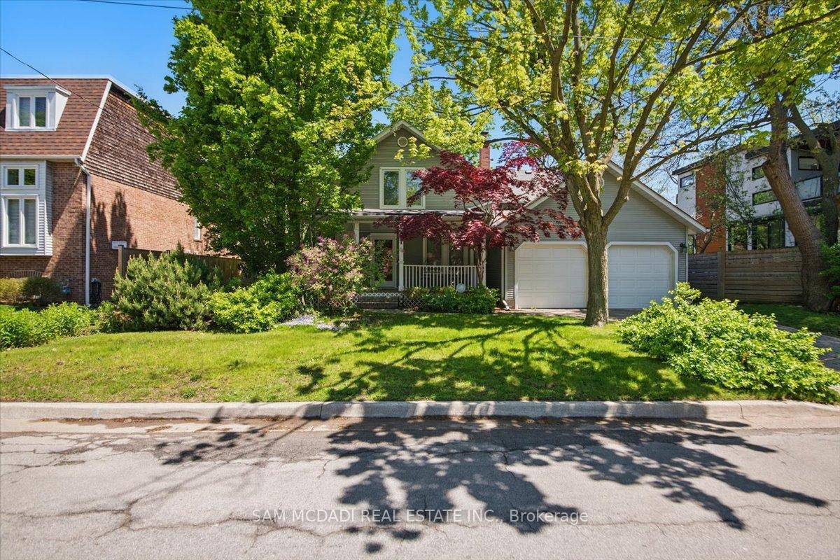 Just steps to downtown Oakville while still having the feel of the Muskoka's.