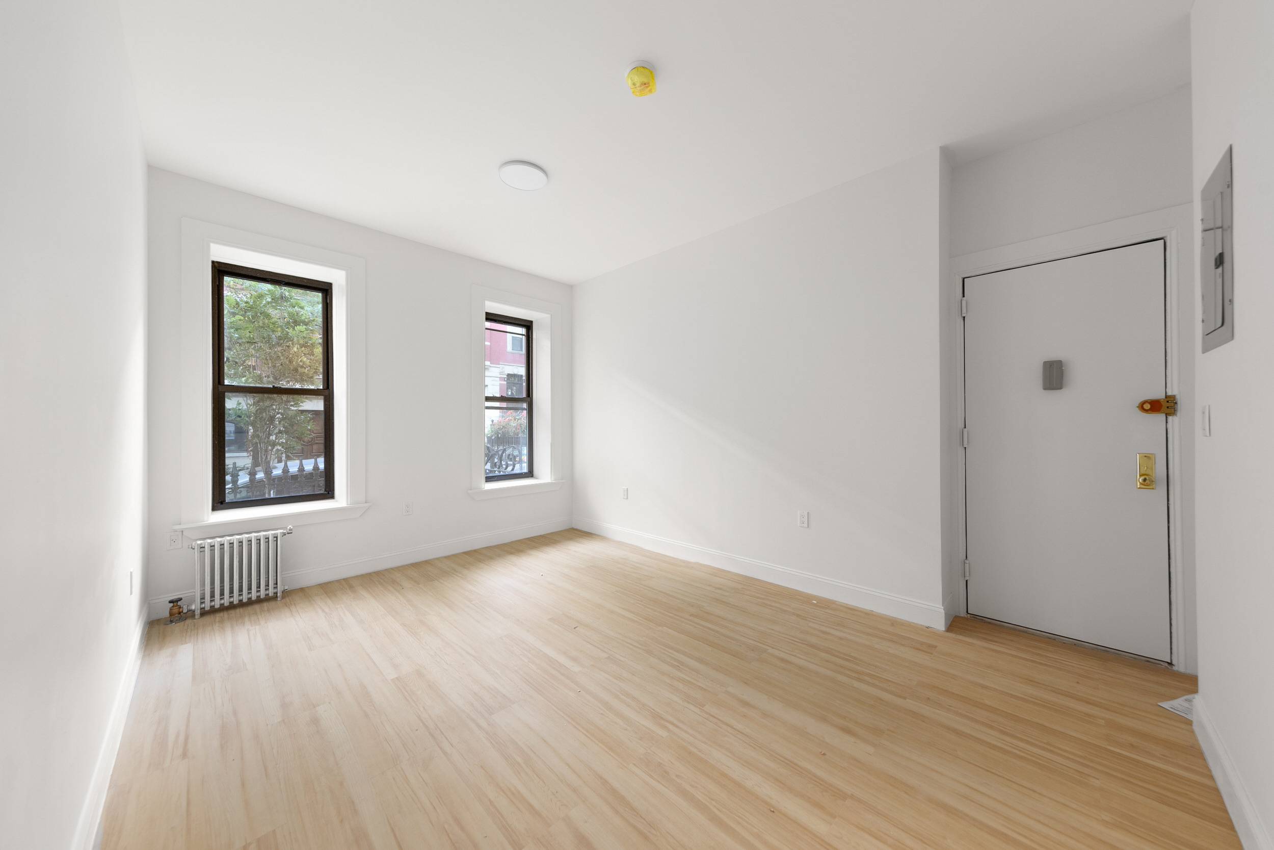 Just Renovated 3BR HDFC Co op in Hamilton Heights Income Restricted 130 AMI Welcome home to this beautifully renovated, sun filled three bedroom HDFC co op at 552 West 141st ...