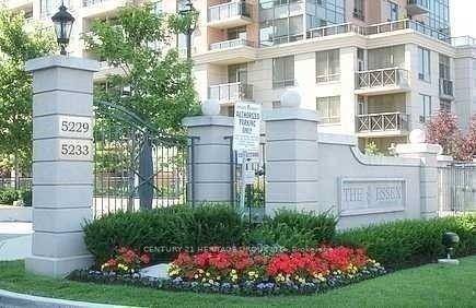 Luxurious Living At The 'Essex' Built By Tridel, Located In Most Desired Area Of Southwest Etobicoke, Bright amp ; Spacious 1 Bdrm Plus Den, Den Can Be Used As 2nd ...