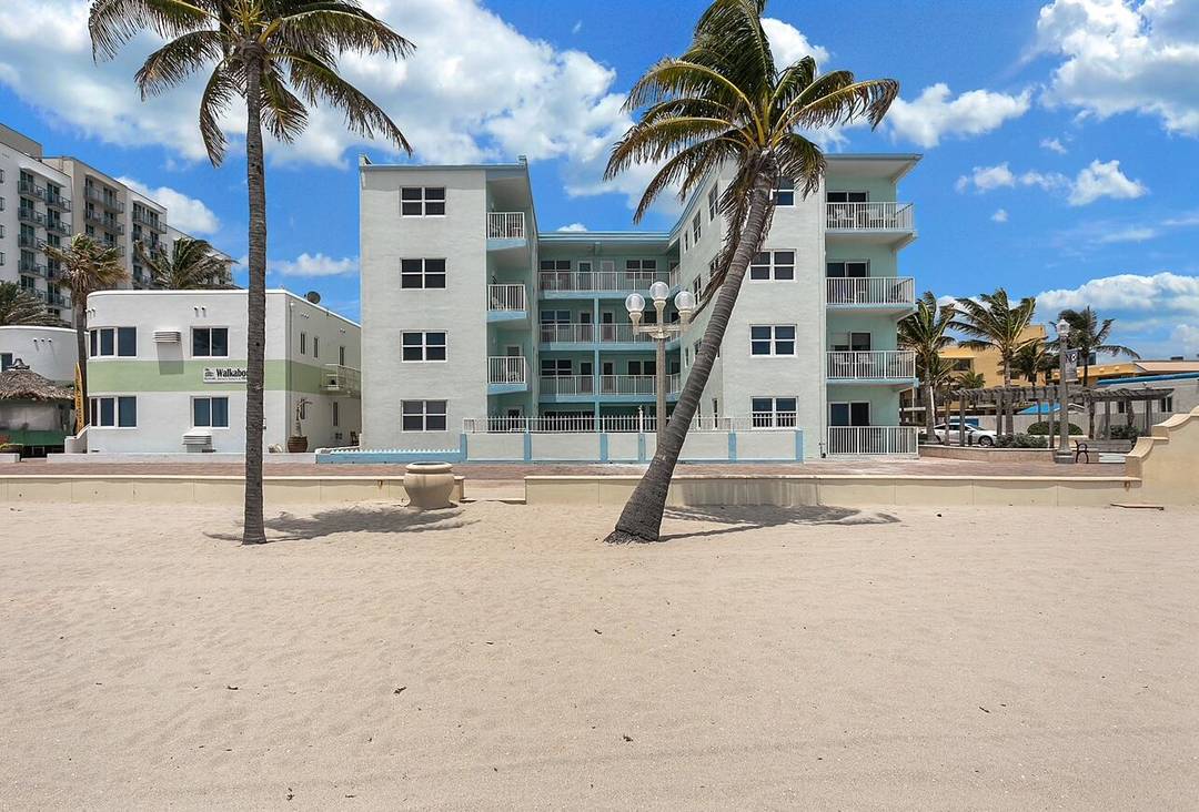 This beautifully appointed rental offers panoramic ocean views, abundant natural light, and a seamless oceanfront living experience.