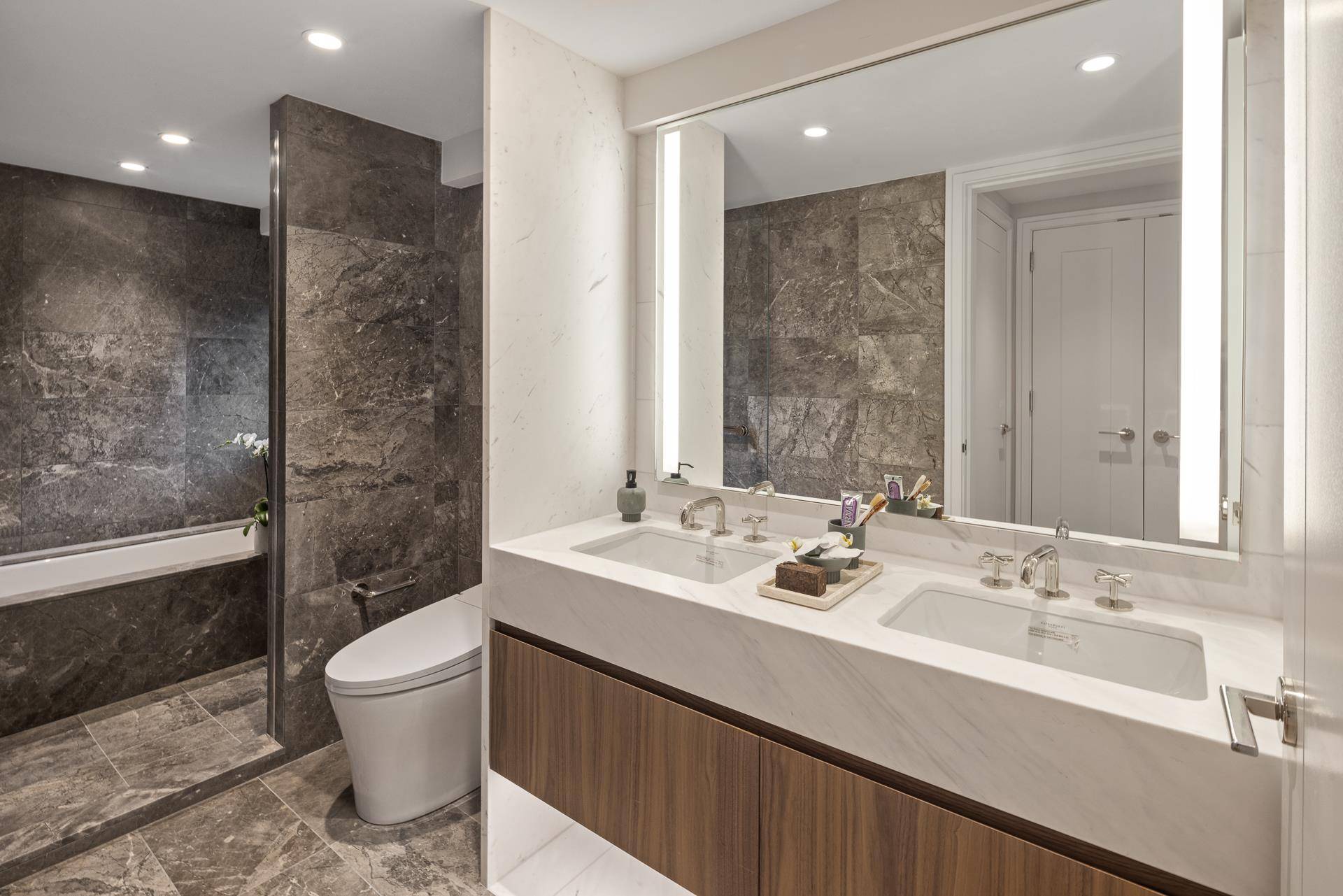 Immediate Occupancy This spacious 1, 079 square foot, one bedroom, one and a half bathroom residence designed by Thomas Juul Hansen features an open living concept with floor to ceiling ...