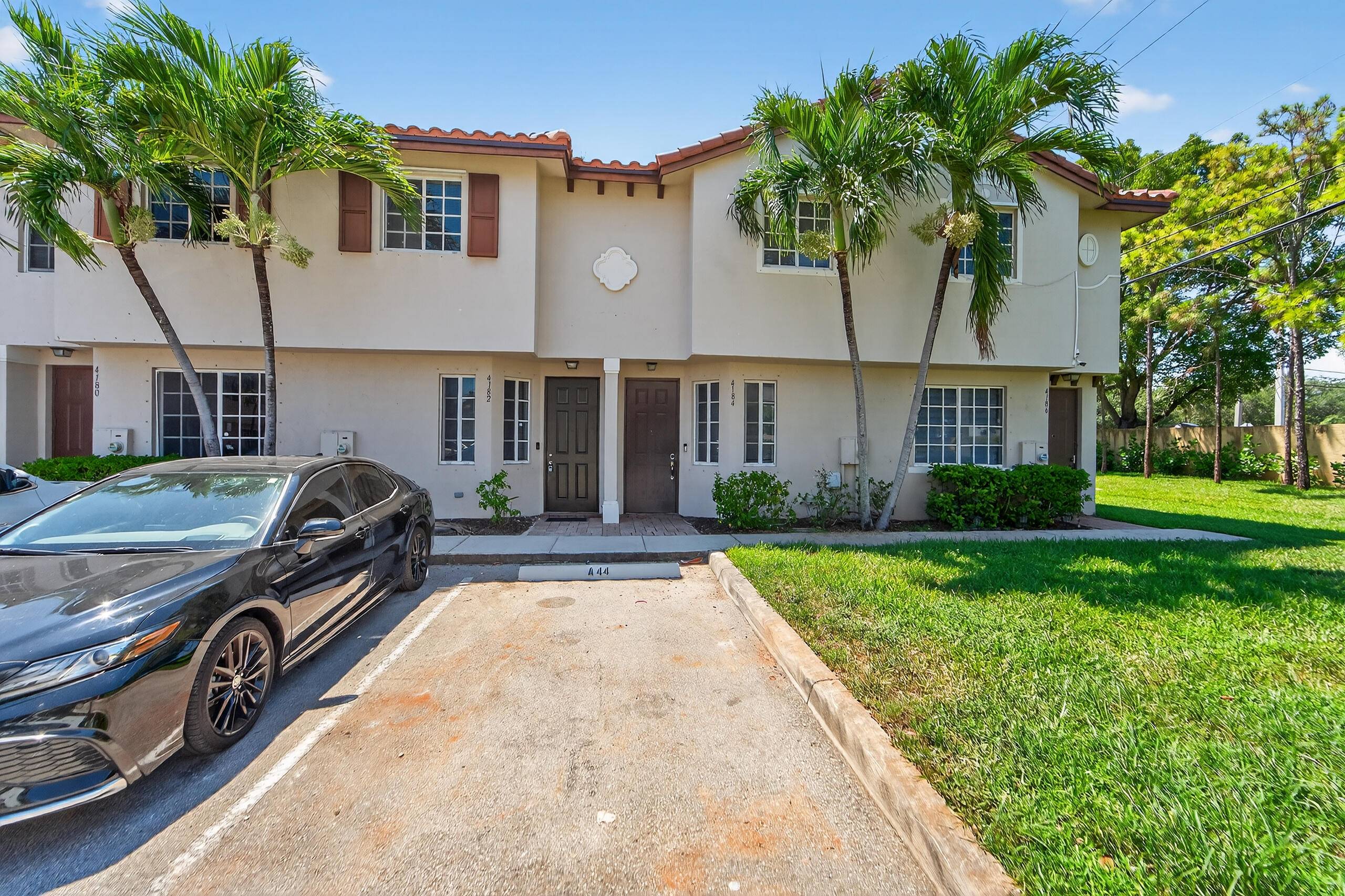 Updated 2BR 2. 5BA townhome in Arbor Park Mediterrania.