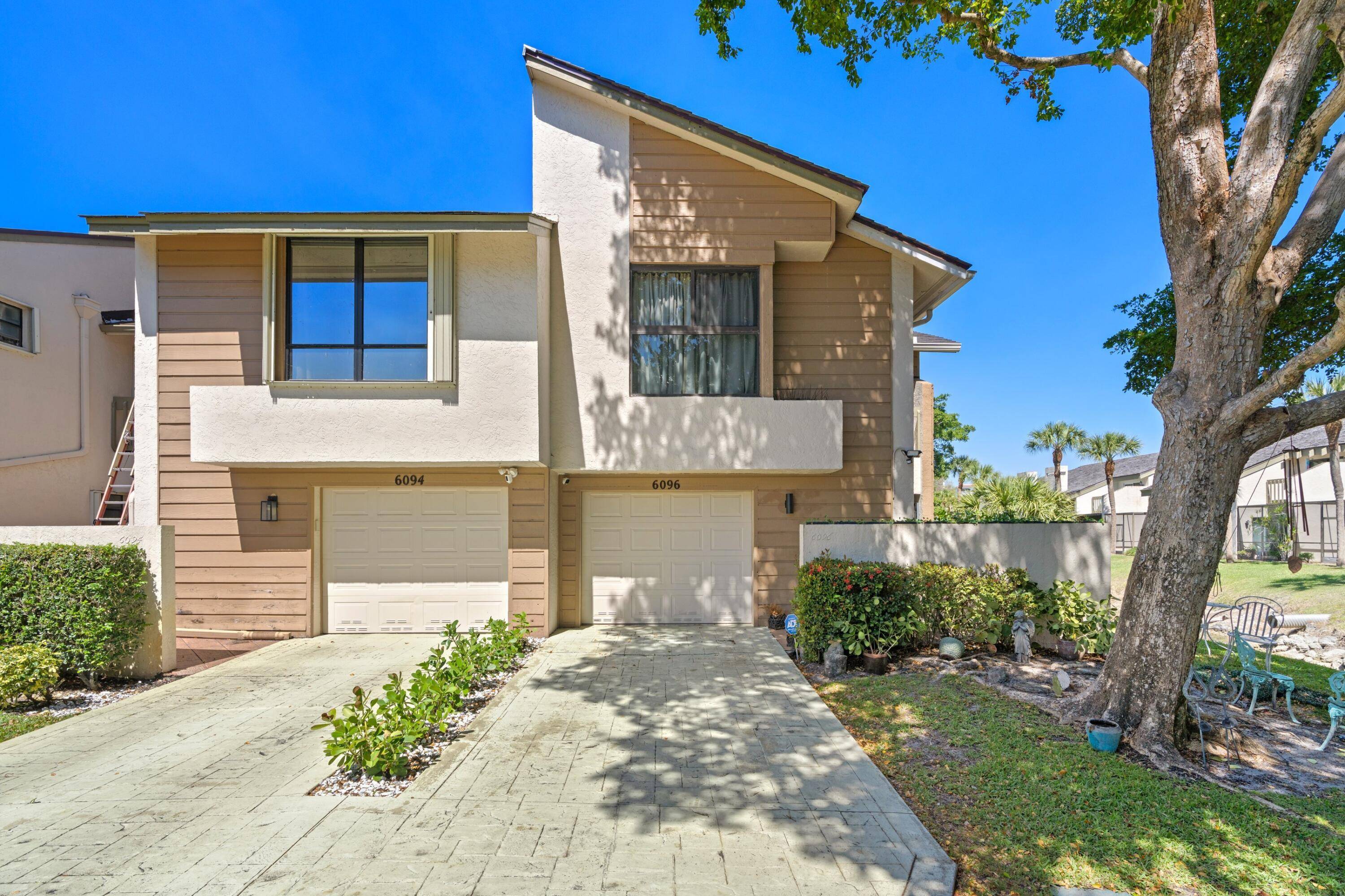 ABSOLUTELY GORGEOUS WATERFRONT TOWNHOUSE PRESTIGIOUS IRONWEDGE BREATHTAKING LAKE FOUNTAIN VIEWS END UNIT All Hurricane Impact Windows Doors All Hurricane Bright Open Floor Plan LED Recessed Lighting Skylights Volume Tray Ceilings ...