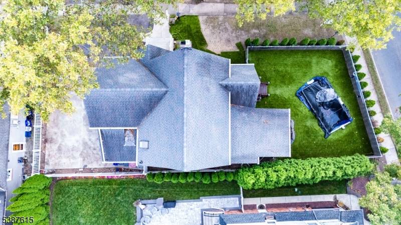 Fantastic Find in desirable Nutely right next door to Yanticaw Park and a wonderful neighborhood !