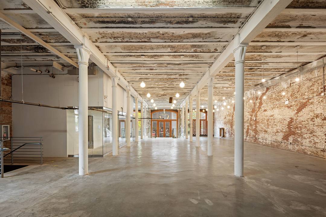Ground Floor 3, 912 4, 594 lt ; br gt ; lt ; br gt ; DISCOVER MANHATTAN'S MOST DRAMATIC RETAIL ANCHOR SPACE THE MALT HOUSE lt ; br gt ...