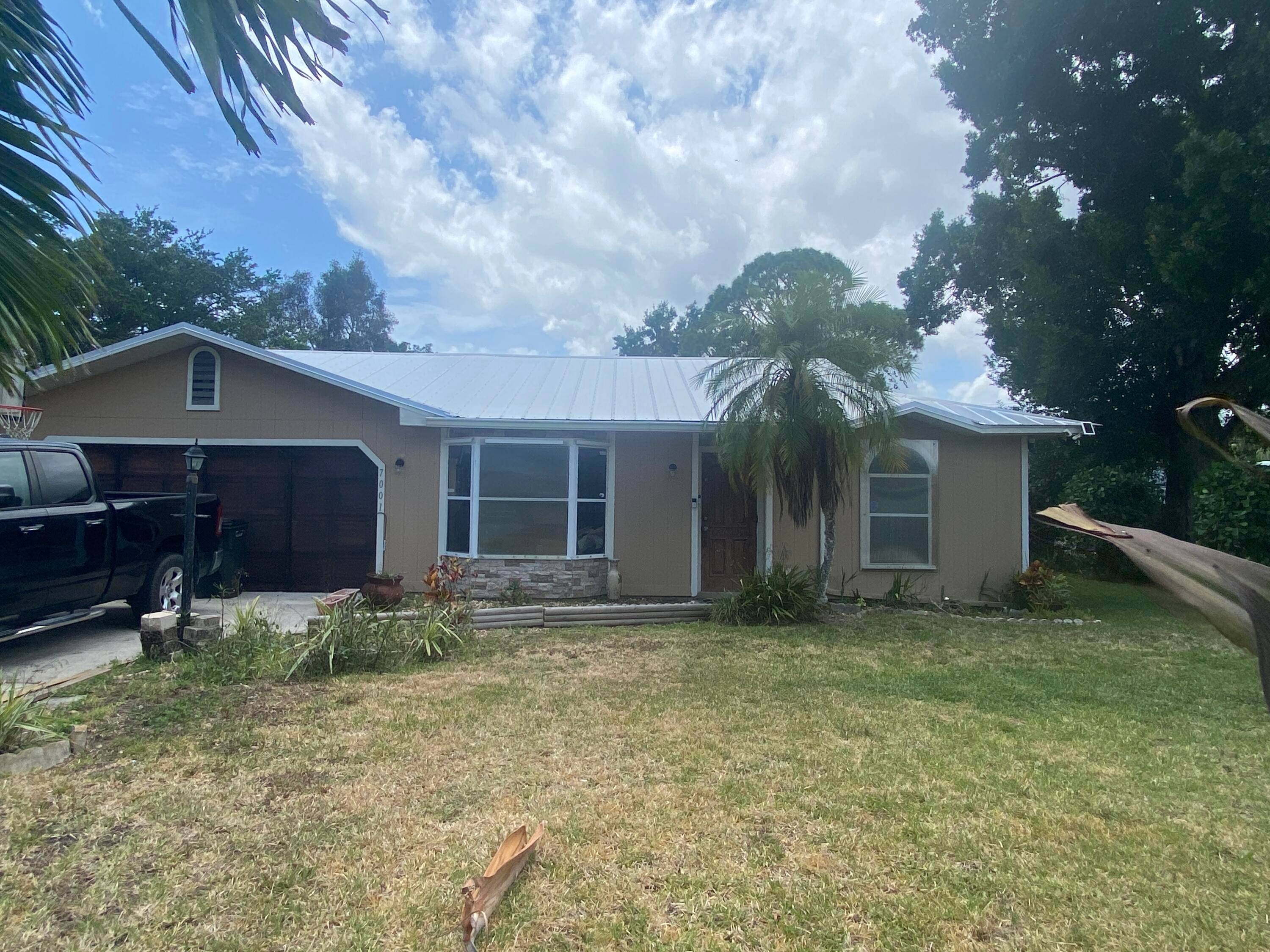 Charming 3 bedroom, 2 bathroom home in desirable Lakewood Park.
